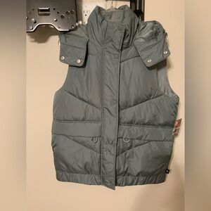 New Ozark Trail womeen's hooded Mid Length vest puffer jacket Medium (8-10)Green